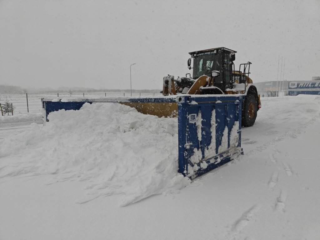 snow removal machine